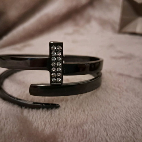 Bracelet cuffs like new, black and silver
