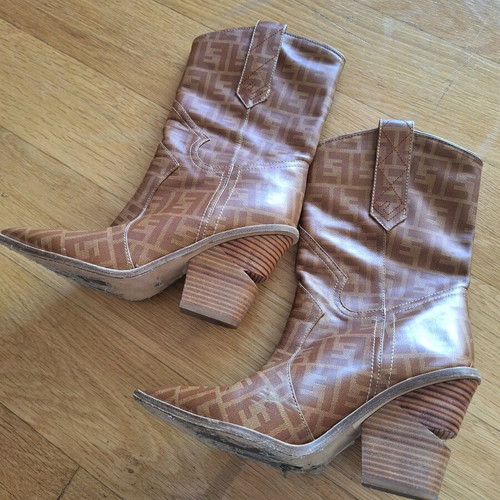 Fendi cowboy boots like new, brown, size 40-41