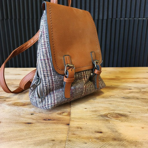 Women’s checked backpack bag with brown leatherette like new