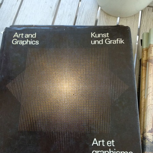 Art and Graphics encyclopedia volume like new