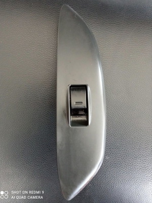 Διακόπτης παράθυρου Toyota Yaris 2000-2004 σαν καινούργιο