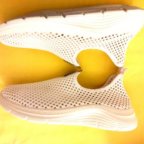 Athletic mesh shoes new, size 40, white
