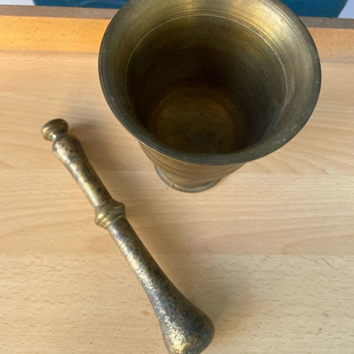 Bronze mortar used with pestle