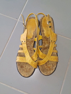 Somma sandals used, yellow, size 38, lightweight sole