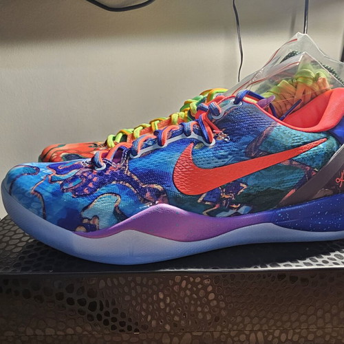 Nike Kobe 11 sneakers new, collectible with extra laces