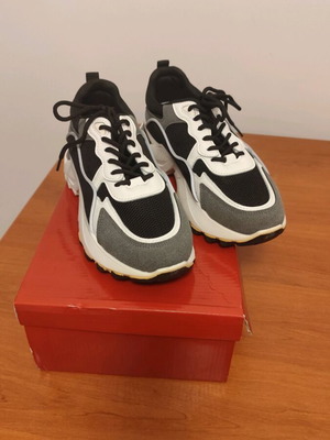 Sneaker γυναικεία σαν καινούργιο, αθλητικά, μέγεθος 38, μαύρο και άσπρο