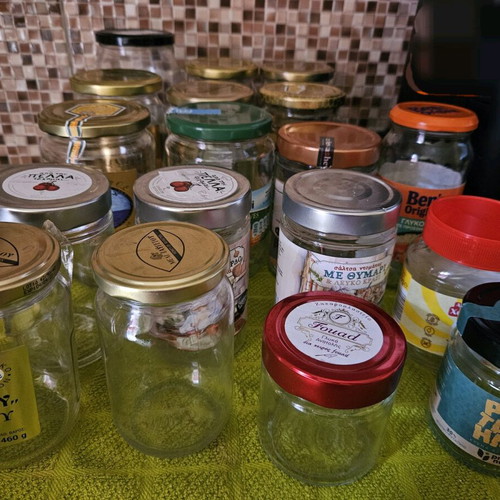 Jars in various sizes like new, set