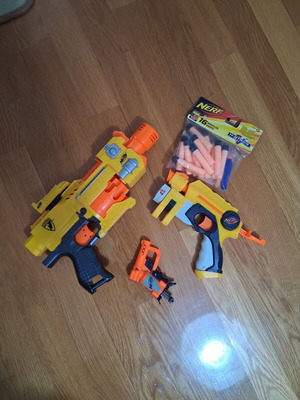 Nerf N Strike blasters like new with darts set