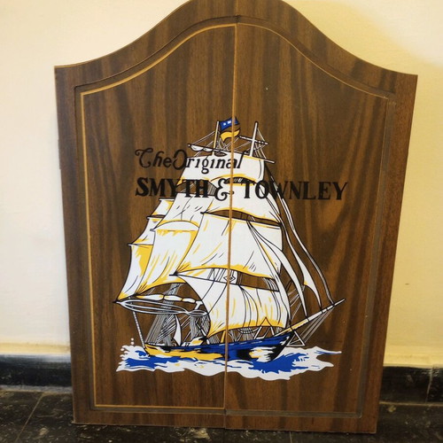 Smyth and Townley dartboard in wooden case new with six darts