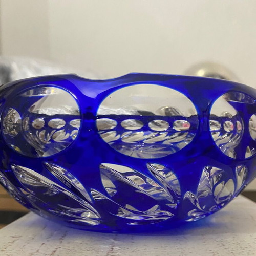 Blue crystal ashtrays like new, set of two