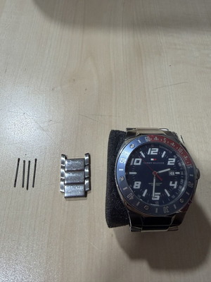 Tommy Hilfiger Men’s Watch Ref. F90312 Like New, Silver Stainless Steel