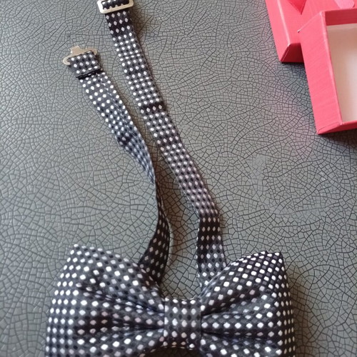 Men's bow tie new, black and white