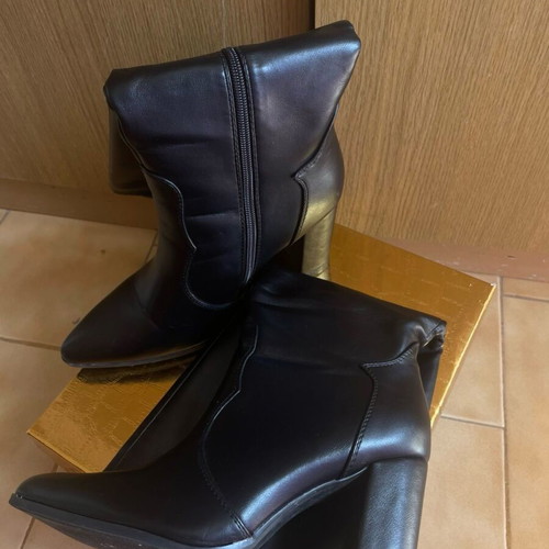TULIPANO black boots size 39 like new