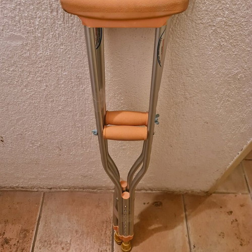 Crutches in excellent condition, slightly used