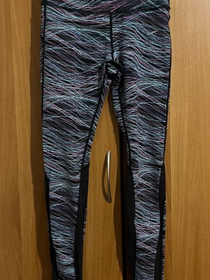 Nike κολάν με διαφάνειες size S σαν καινούργιο, μαύρο πολύχρωμο