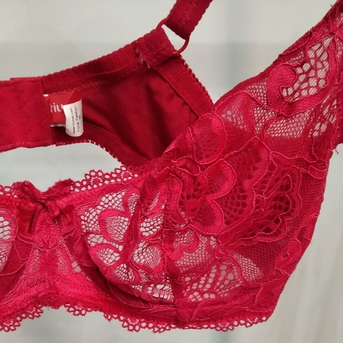 Triumph red lace bra like new, size 75C