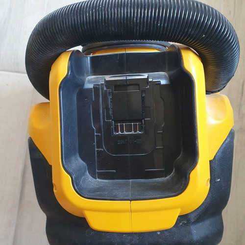 Dewalt DCV584L wet/dry shop vacuum cleaner used with HEPA filter