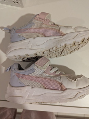Puma athletic shoes size 26, pink