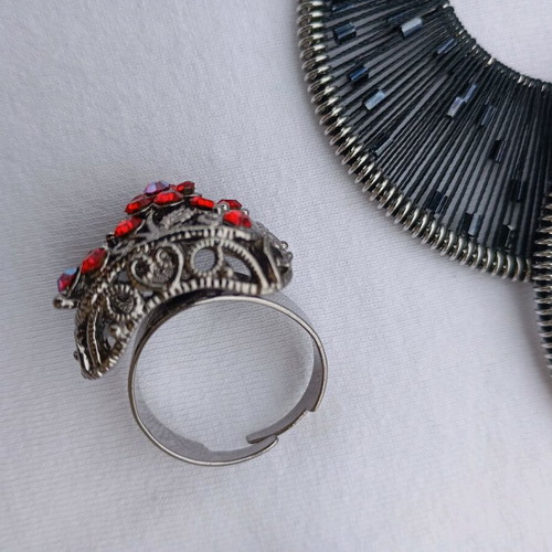 Jewelry like new, assorted gold and silver colors