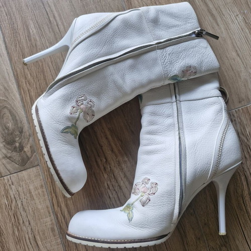 Dior boots SS 2005 like new, white with floral embroidery
