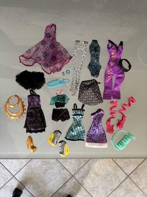 Monster High bundle with clothes, shoes and accessories used