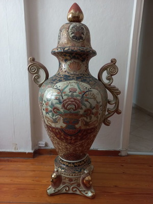 Satsuma amphora used with hand-painted designs and gold details