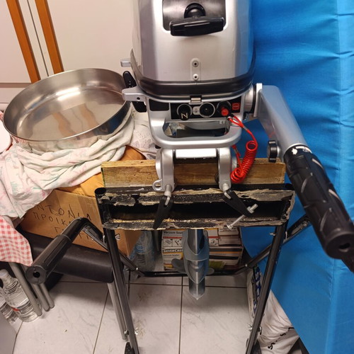 Honda outboard motor 4 hp upgraded to 6 hp like new with stand