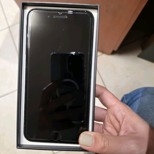 Iphone 7 Plus 128 GB used, in very good condition with screen protector