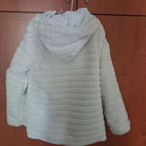 Girls' fur jacket with pink details and hood
