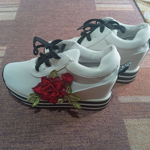 White athletic shoes size 41