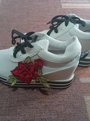 White athletic shoes size 41