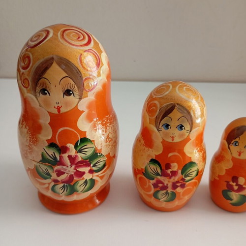 Matrechka Russian traditional wooden doll set of 5 like new