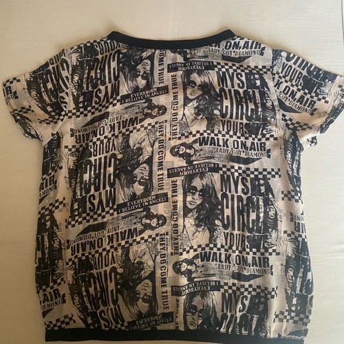 T-shirt black and white one size like new