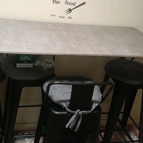 Table with 4 stools like new, tall with iron legs