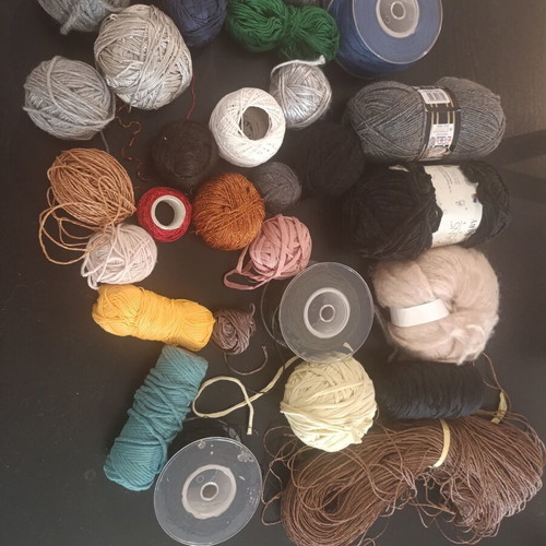 Various yarns like new