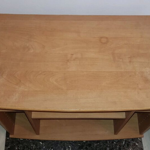 Rolling TV stand in very good condition