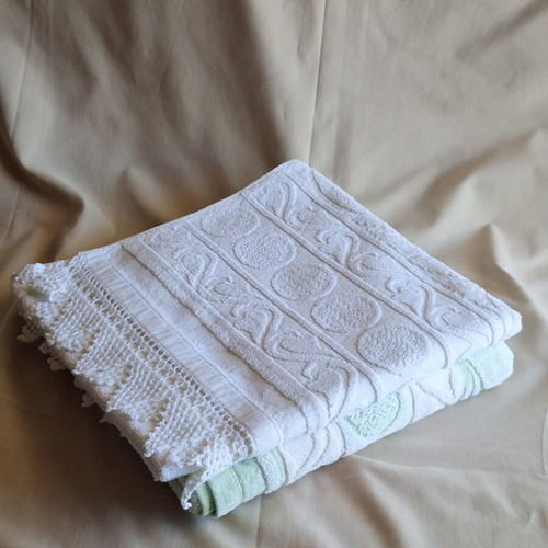Vintage cotton embossed jacquard face towel set with handmade crochet lace