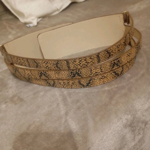 Belt like new, adjustable, black and beige