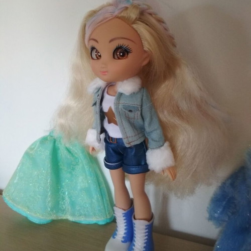 Unique Eyes Rebecca Total Look doll like new with 2 outfit sets