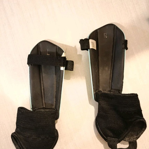 Adidas kids shin guards used with adjustable strap