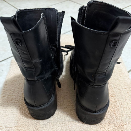 Guess black ankle boots used, size 39, with laces and platform