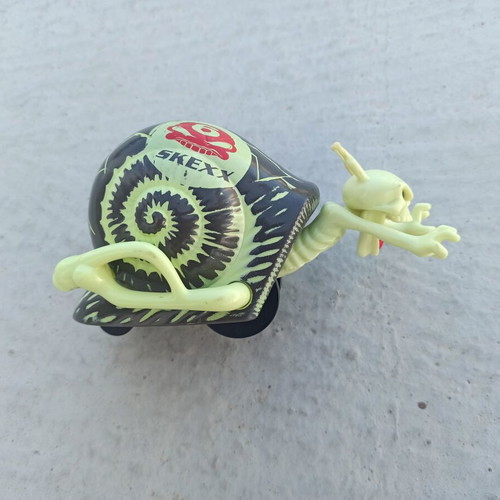 Skexx figure from Turbo Snails by Hasbro 2001 like new
