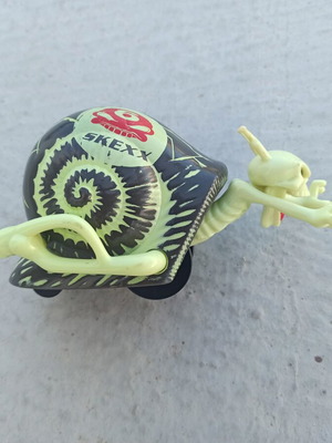 Skexx figure from Turbo Snails by Hasbro 2001 like new