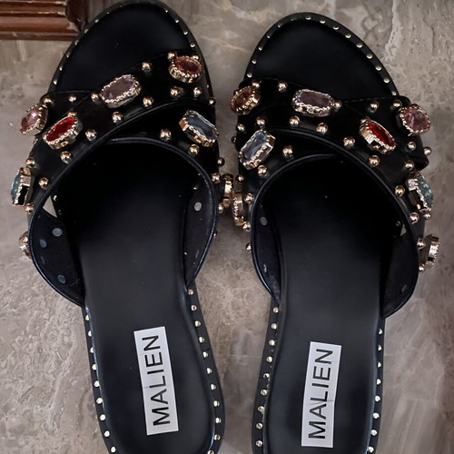 Flat slippers with stones size 37 like new, black multicolor