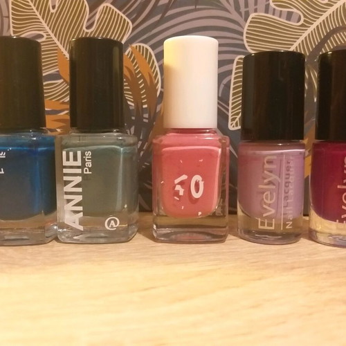 Various nail polishes like new, pack of 5