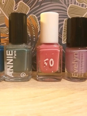 Various nail polishes like new, pack of 5