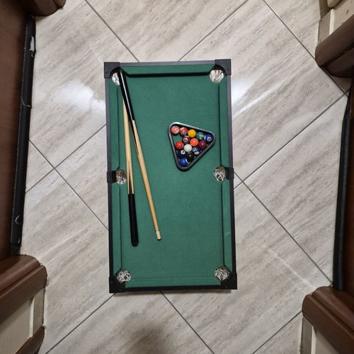 Mini pool table used, missing 1 ball
