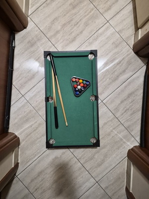 Mini pool table used, missing 1 ball