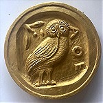  1966 Ξυλόγλυπτο επιχρησωμένο μετάλλιο για τα 125 χρόνια από την ίδρυση της Εθνικής Τράπεζας διάμετρος 15cm πάχος 2cm πιθανά δοκίμιο του Τόμπρου