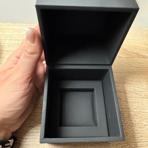 Armani prive box with magnet like new